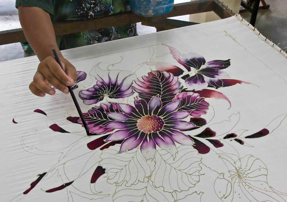 batik crafting